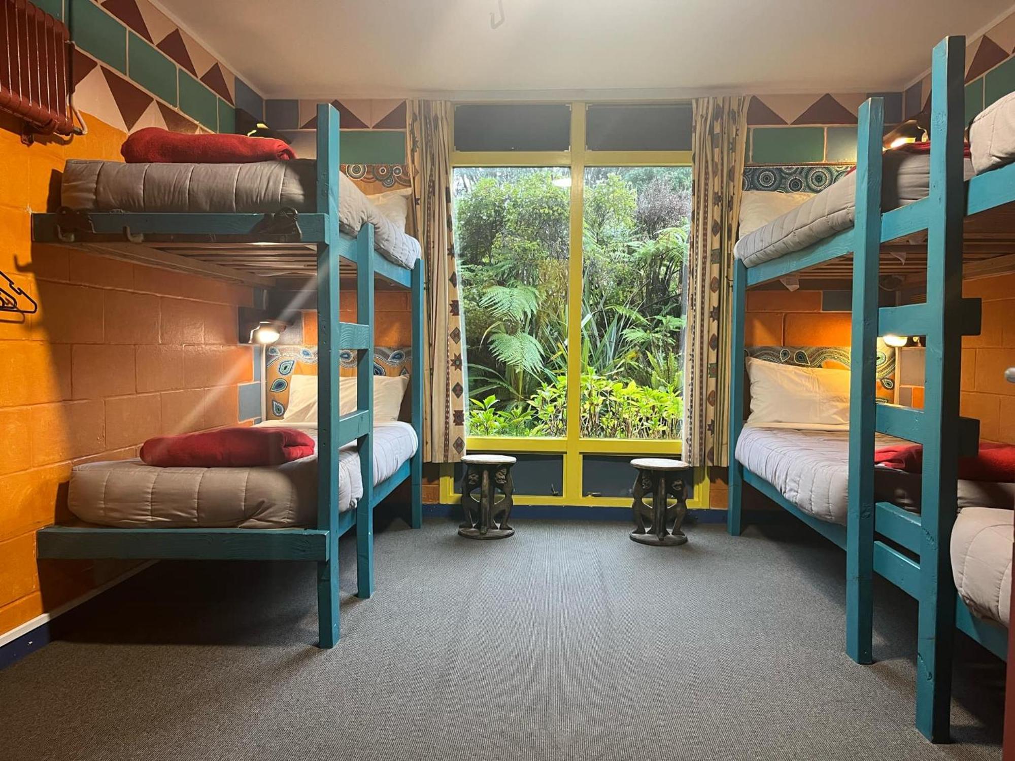 Global Village Travellers Lodge Greymouth Εξωτερικό φωτογραφία A typical dorm room at a hostel