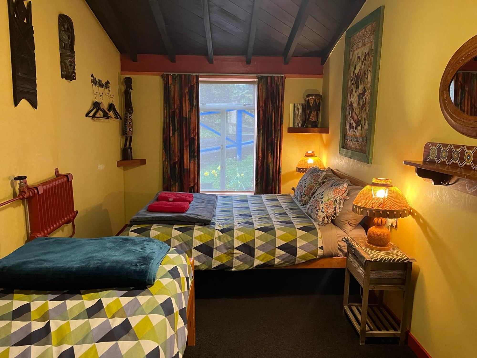 Global Village Travellers Lodge Greymouth Εξωτερικό φωτογραφία The bedroom at the Old School House