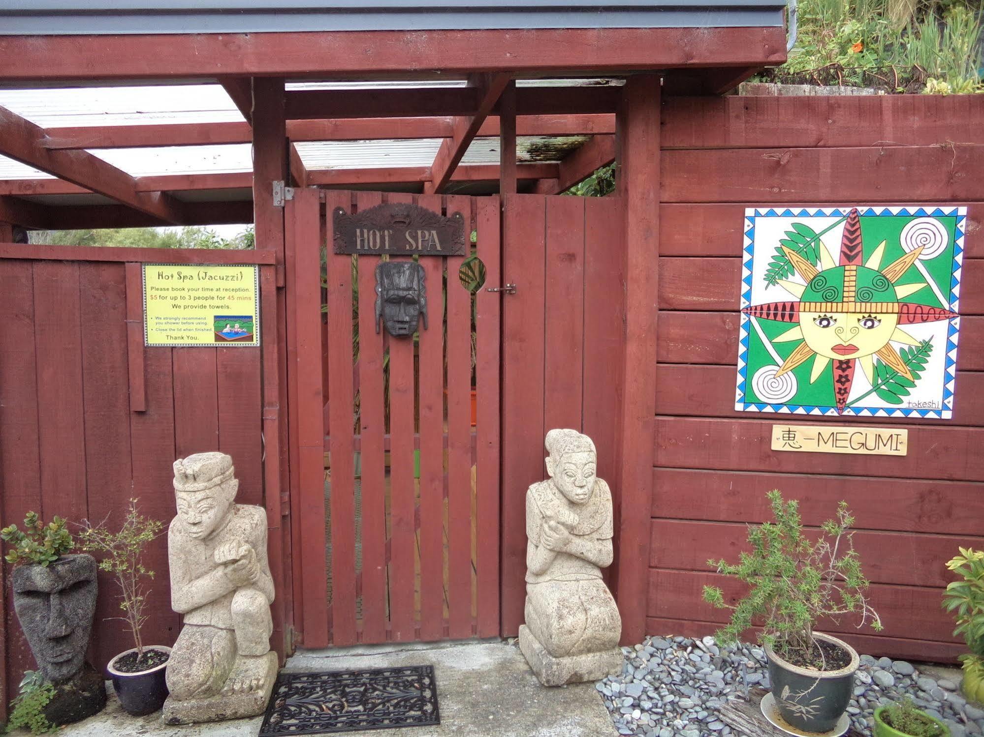 Global Village Travellers Lodge Greymouth Εξωτερικό φωτογραφία The entrance to the museum