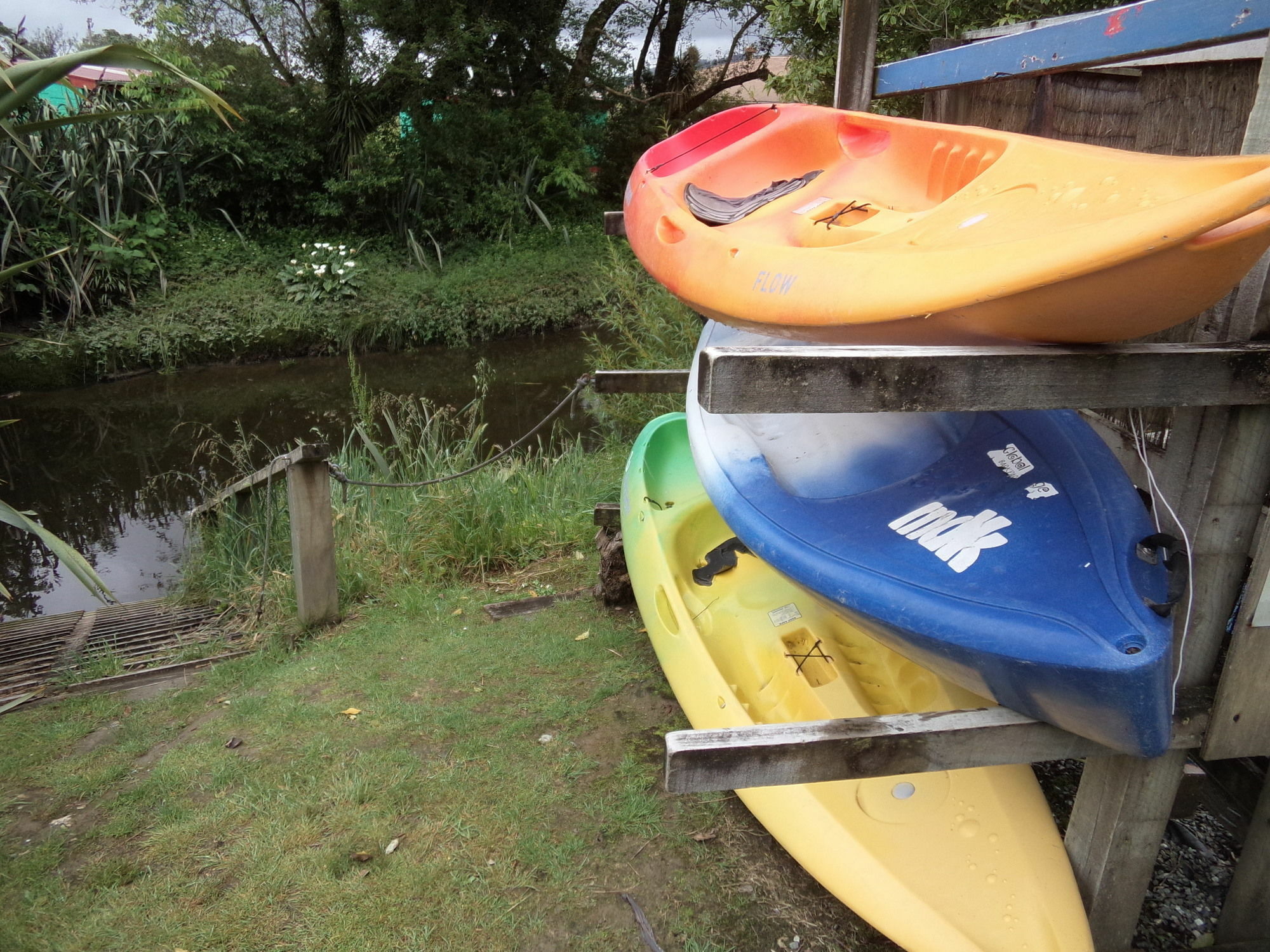Global Village Travellers Lodge Greymouth Εξωτερικό φωτογραφία Kayaks at the start of the trip at the boat ramp at the end of the road